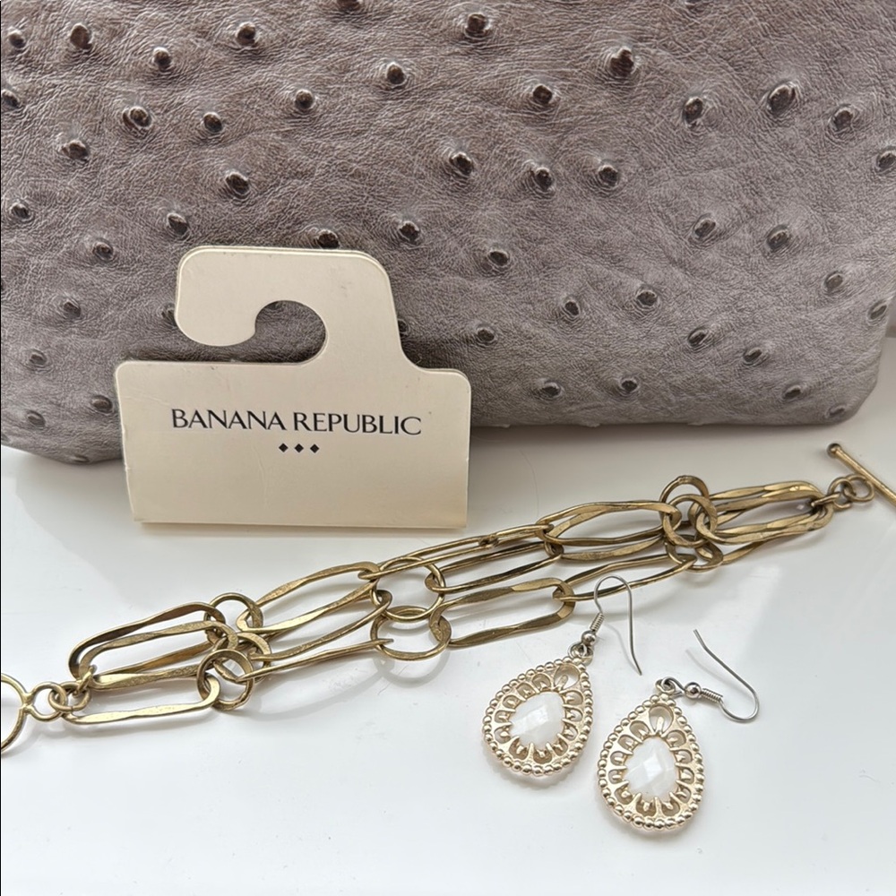 Banana Republic Gold Chain Bracelet and gold Teardrop Earrings w/ white center. - Picture 3 of 8